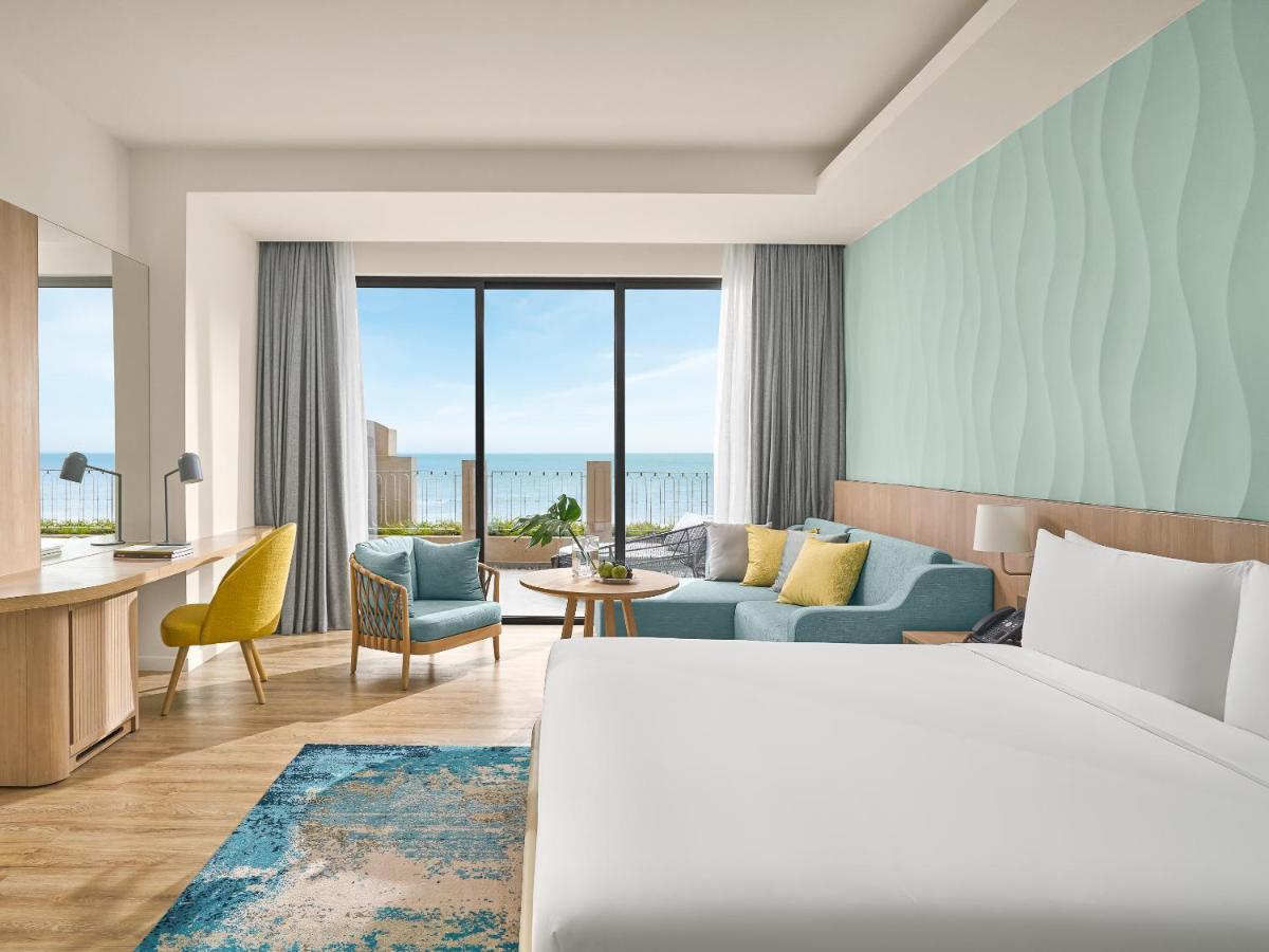 Standard King Room with Balcony and Ocean View - Smoking